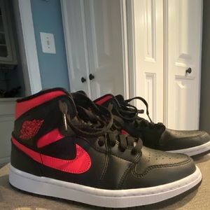 Air Jordan 1 mid black Siren Red (W) Women. Excellent condition. Worn once.
